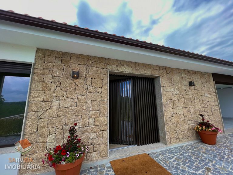 Moradia Isolada T4T4